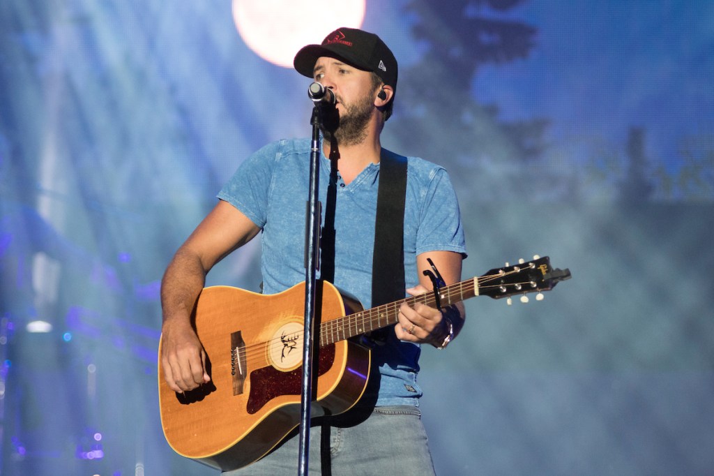 Preview: Luke Bryan’s “Mind Of A Country Boy Tour” Set to Rock Ruoff Music Center on September&nbsp;7